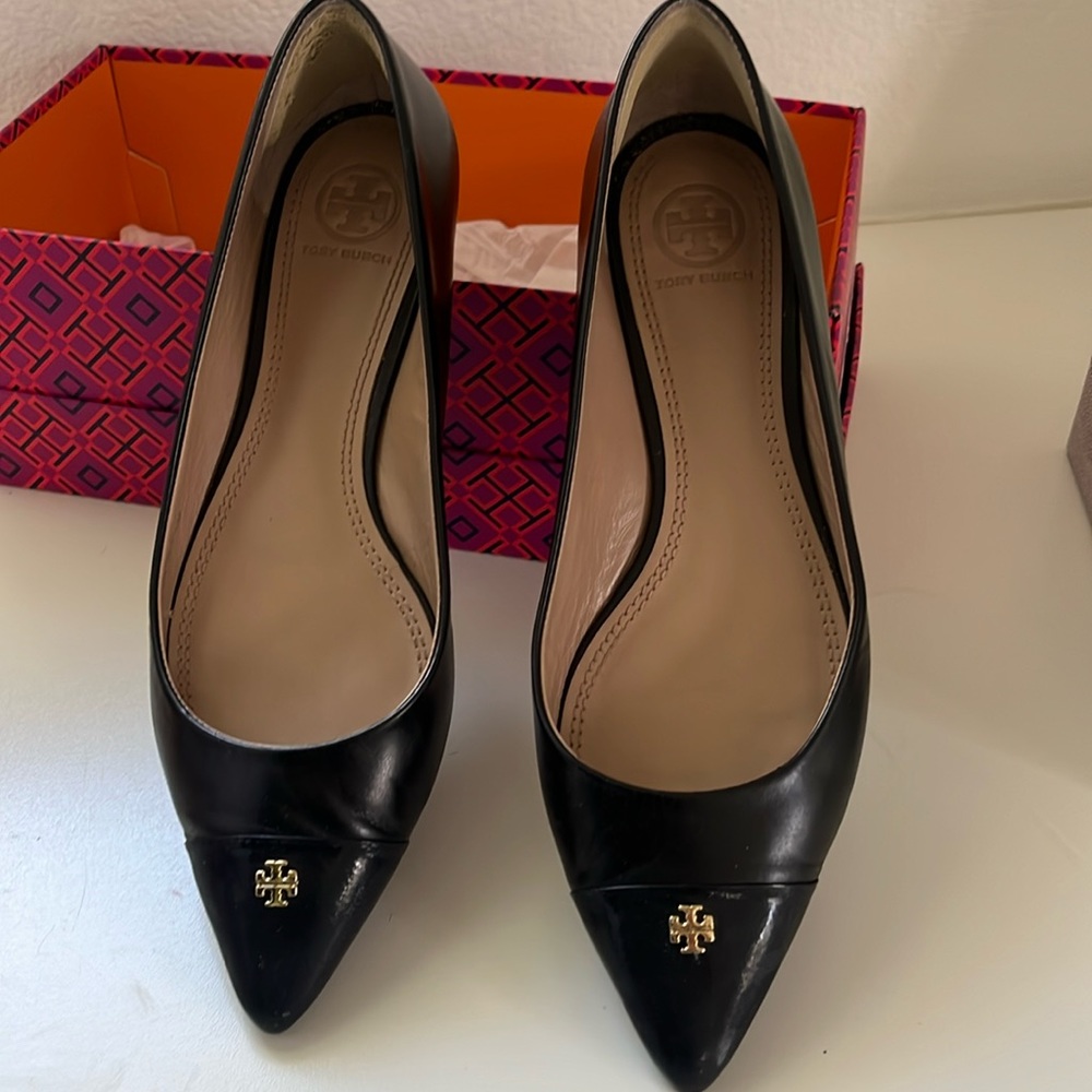 Tory Burch Fairford Flat. A dressier flat shoe with pointy toe.